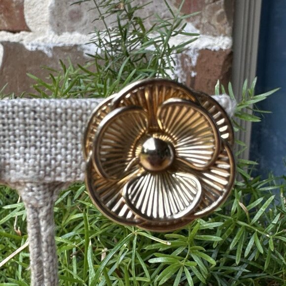 Vintage Coro Earrings‎ Gold Tone Flower Clip On Fashion Jewelry Rare 1" MCM - Picture 2 of 8